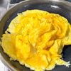 【おくらと卵のめんつゆバター炒め】やさしい味の副菜♡の工程2