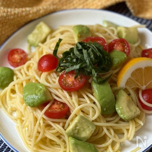 【暑い日に食べたい♡】トマトとアボカドの塩レモン冷製パスタ