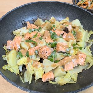 ゆいの作ってみた!投稿(【鮭のちゃんちゃんバター蒸し】フライパンで重ねて蒸すだけ！)