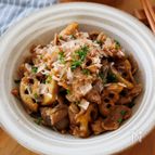 『れんこんと豚肉の和風カレー炒め』かつお節で美味しさアップ！