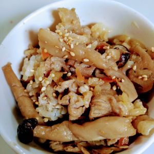 ゆみの作ってみた!投稿(甘辛味でお箸止まらない♩豚肉とれんこんの混ぜごはん)