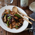 栁川さんおすすめの中華レシピ。夏野菜とガーリックオイルで作る本格回鍋肉