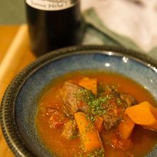 猪肉の柔らか赤ワイン煮込み