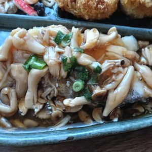 ぽぽペの作ってみた!投稿(食欲そそる【たらのきのこたっぷり甘酢あんかけ】ワンパンで簡単)