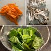 つるんとおいしい♡【豚肉とたっぷり野菜のワンタンスープ】の下準備