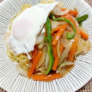 よっこの作ってみた!投稿(＼リモートワーク飯／お手軽あんかけ焼きそば)