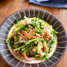 【豆苗とカニカマのツナ和え】レンチンお手軽副菜♬︎