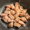 味付けは白だしだけ「新じゃがいもと鶏むね肉の白だし炒め」の工程1