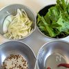 しび辛旨スープで【麻辣肉そば】の工程1