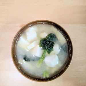 ゆいの作ってみた!投稿(【ほうれん草と油揚げのお味噌汁】)