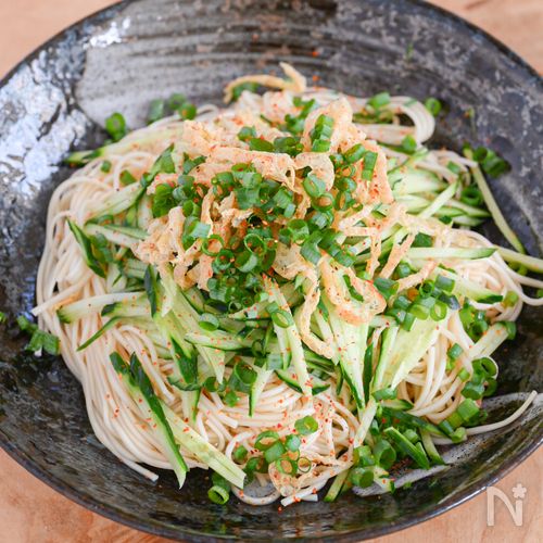 暑い日にぴったり！油揚げときゅうりの和えそうめん
