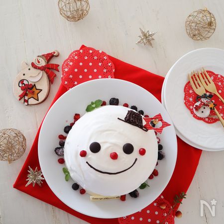 ホットケーキで作れる スノーマンドームケーキ By Hoppe レシピサイト Nadia ナディア プロの料理家のおいしいレシピ