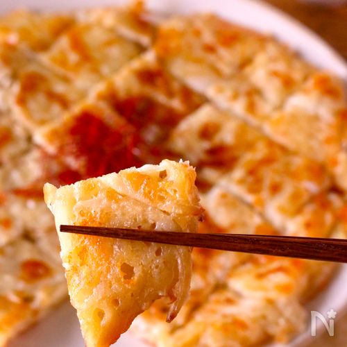 サクッモチッやみつきのおいしさ♪新玉ねぎのチーズチヂミ