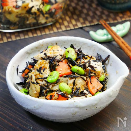 鰹節の旨みで♪豆腐ごろっと、ひじきの炒り煮
