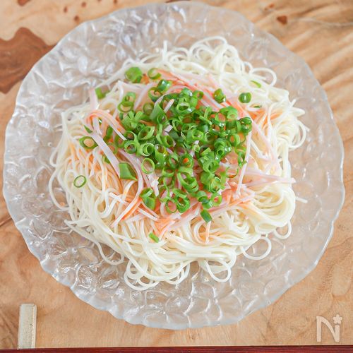 軽食におすすめ！ハムと小ネギの和えそうめん