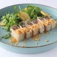 まぐろのタリアータ クワトロ ボッタルゲのモッリーカがけ