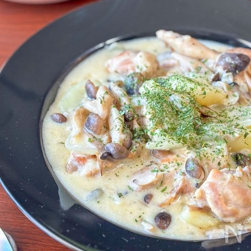 いつもの調味料で簡単に✨話題のシュクメルリ🫕