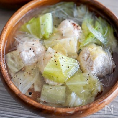 生姜とえのきたっぷり肉団子のキャベツの鶏だしスープ