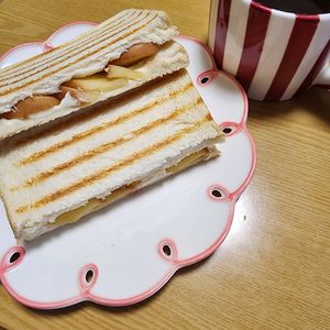 ナムディの作ってみた!投稿(りんご煮とクリームチーズのホットサンド)
