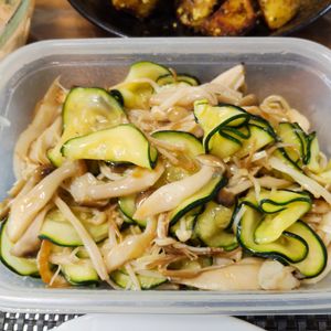 もんぶらん°・*:.。.☆の作ってみた!投稿(【焼ききのことズッキーニの柚子胡椒マリネ】作り置きにも♡)