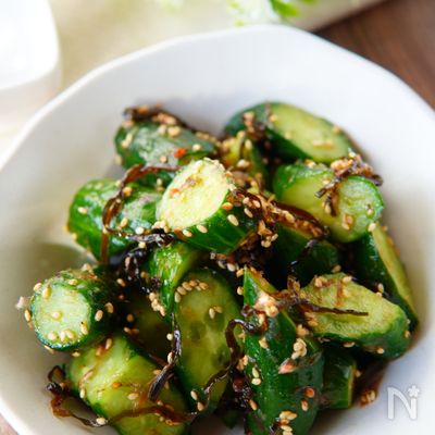 ポリポリ美味しくて箸が止まらない!きゅうりの塩昆布鰹節和え!