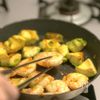 焼いてかけるだけ‼︎『エビとアボカドの卵黄ソース』の工程2