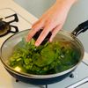 【小松菜の油炒め】めちゃ便利な!パパッと副菜の工程2