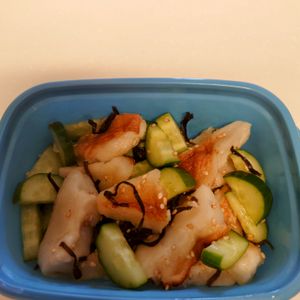 にゃんこさん🐱の作ってみた!投稿(食感が楽しい♪はんぺんときゅうりの塩昆布和え)
