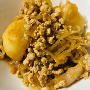 にゃんの作ってみた!投稿(ホックホク♡新じゃがと鶏そぼろの肉じゃが)