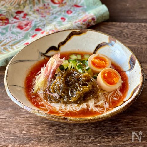 冷凍トマトで冷え冷え！うまみ爆発【トマトもずく素麺】