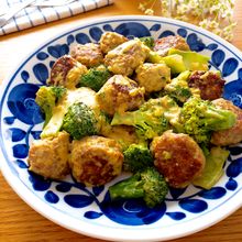 パンでもご飯でも合う♡ミートボールのヘルシーカレークリーム煮