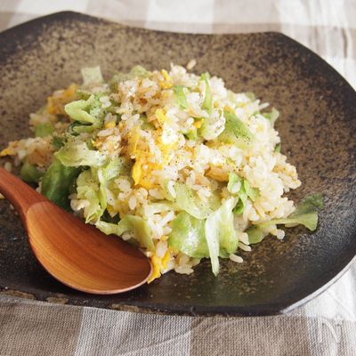 包丁要らず、フライパン1個で作る超速レタスチャーハン
