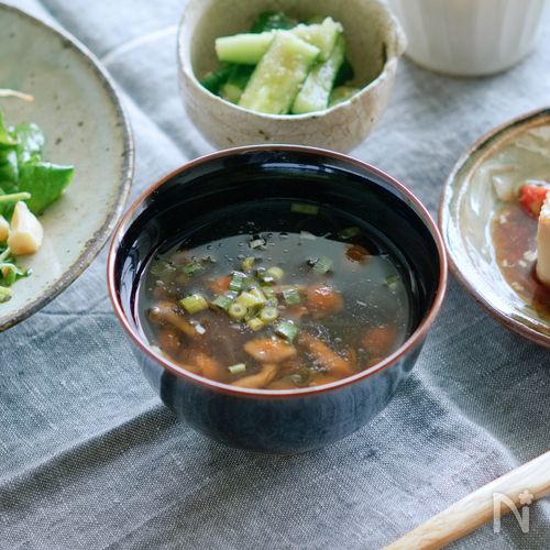 するりと飲める♪なめこともずくの和風スープ