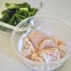 【胸肉とピーマンの甘ポン】ご飯がすすむ♩あと引く美味しさの工程1