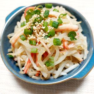 よっこの作ってみた!投稿(1分副菜♡『もやしとカニカマの胡麻和え』レンジで完成♪)