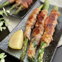 パリッと羽根チーズ♪アスパラの豚肉巻き