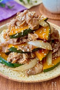 ごはんがすすむ♩かぼちゃと豚肉の甘酢炒め