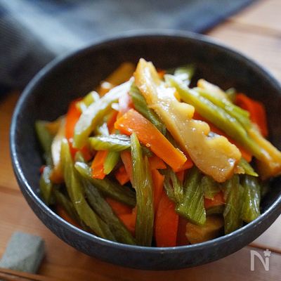 【惣菜屋さん風】ご飯に合うしっかり味♪『フキと揚げの炒め煮』