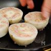 肉のうま味を詰め込んだ【厚切りれんこん肉詰めステーキ】の工程5