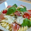 まゆのの作ってみた!投稿(トマトとモッツァレラのオーリオバジルのサラダパスタ)