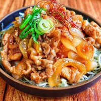 男子が喜ぶ【豚こま玉ねぎの甘辛炒め】ガッツリ節約おかず◎