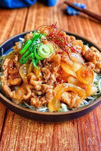男子が喜ぶ【豚こま玉ねぎの甘辛炒め】ガッツリ節約おかず◎