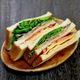 オーロラソースで食べる「BLTサンド」