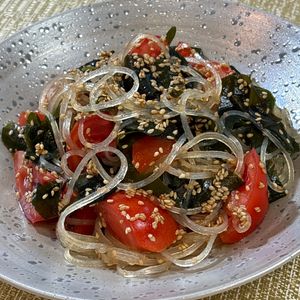 楽ラク手抜キッチン🐶🐾の作ってみた!投稿(レンジでOK《トマトとわかめ♡春雨サラダ》)