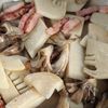 旬のおつまみ【たけのこと舞茸のベーコンペペロン炒め】の工程3