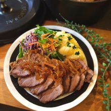 ほろほろジューシー　バーミキュラで煮豚のオニオンソース