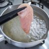 白ねぎの甘さが美味しい「鶏ささ身肉と白ねぎの和え物」の下準備