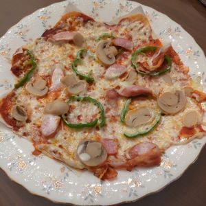 たりおの作ってみた!投稿(フライパンで簡単☆春巻きの皮の本格ピザ)