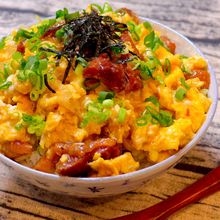 【10分で完成!!レンチンレシピ!!】焼き鳥缶で親子丼