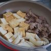ほっこり美味しい【豚こまと厚揚げのすき煮】の工程2